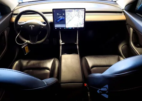 2020 Tesla Model Y z USA, uszkodzony, nr VIN 5YJYGDEF4LF005145